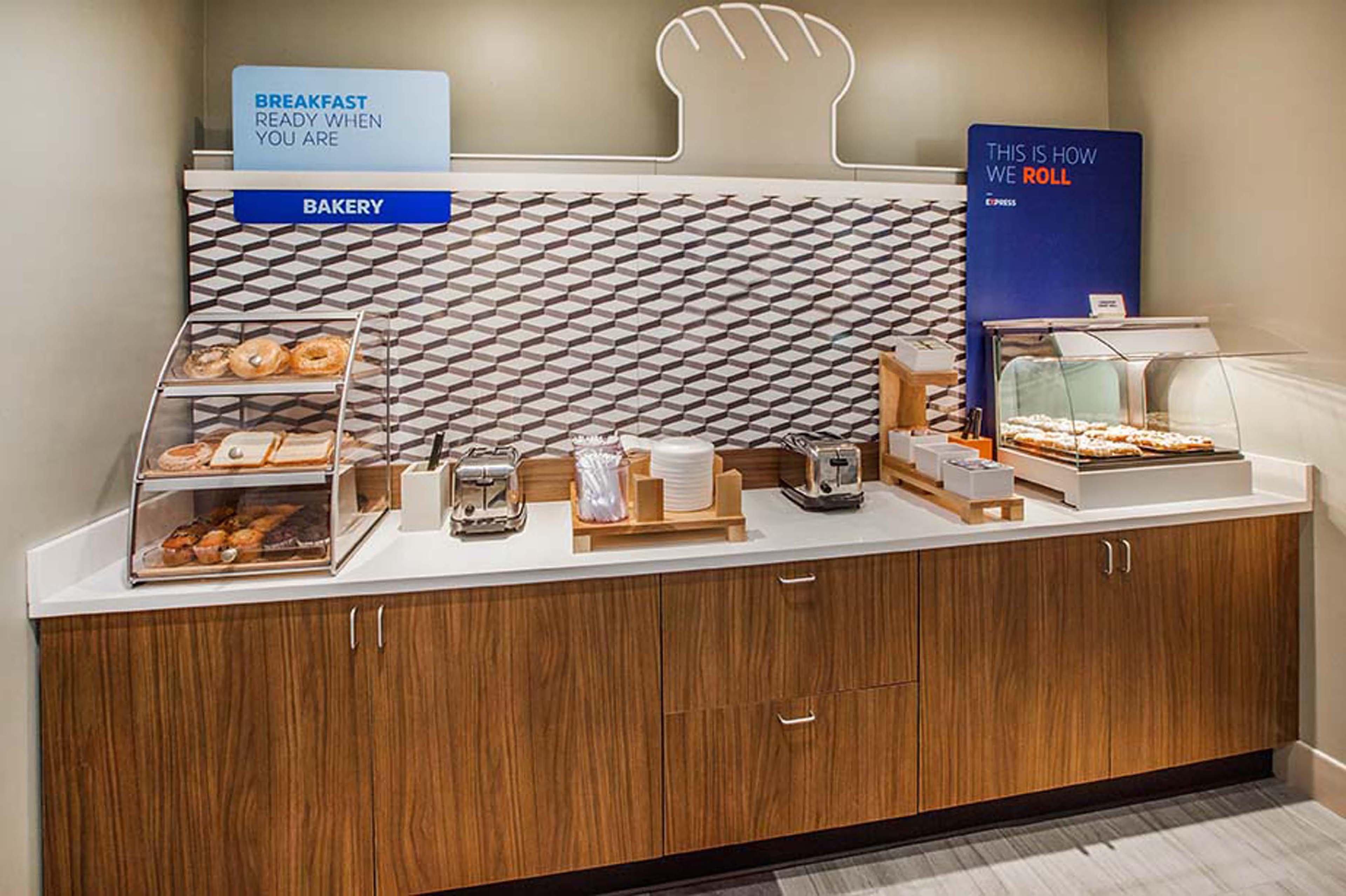Holiday Inn Express & Suites Allentown-Dorney Park Area By Ihg Екстериор снимка